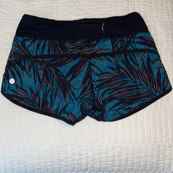 Lululemon reef print shorts size 4 - Picture 2 of 4
